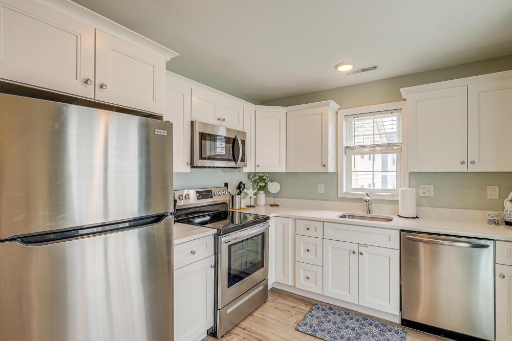 Wildwood Condo with Pool Access - Walk to Beach